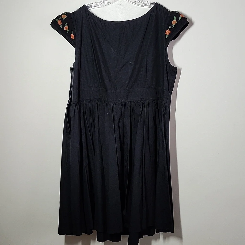 Eshakti Floral Embroidered Black Dress Scoop Neck Cap Sleeve Wedding  Guest